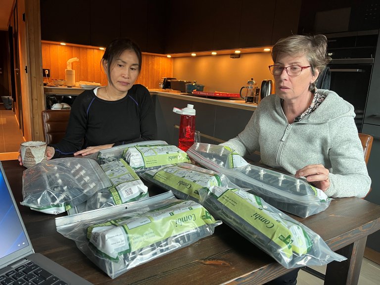 Senior Engineer Linh Tran and prion researcher Sylvie L. Benestad from the Norwegian Veterinary Institute sitting at a table to sort and prepare ear samples taken during the tagging of animals at a cabin in Hemsedal. Photo: Jørn Våge, The Norwegian Veterinary Institute